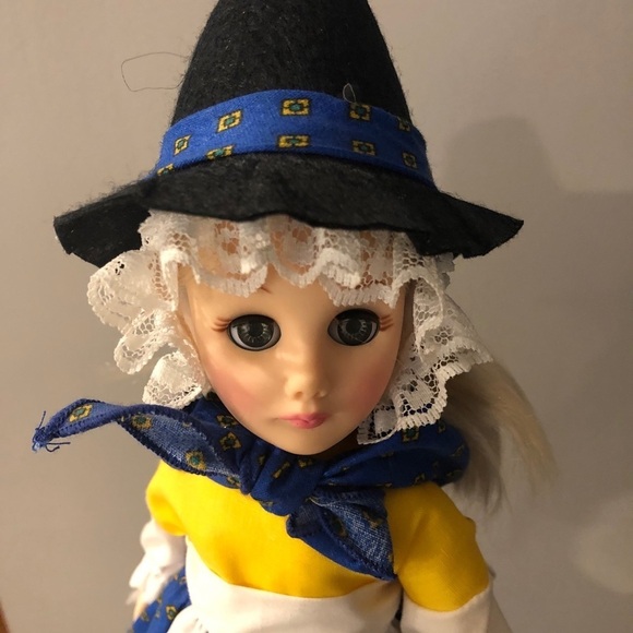 Effanbee Dolls From Countries - Picture 7 of 16